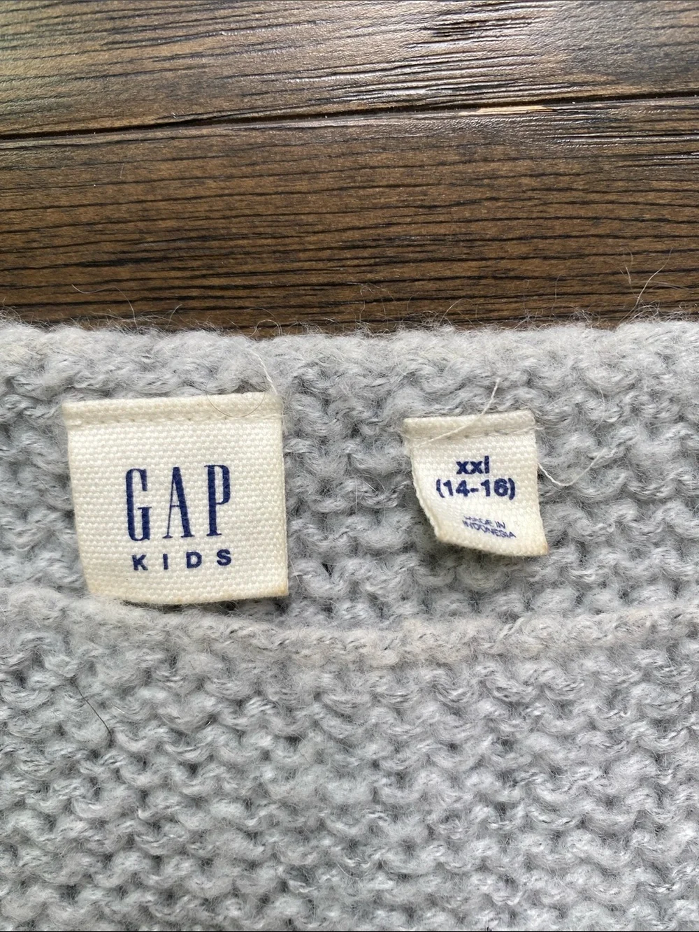 GAP Kids Striped Crewneck Sweater Metallic Girls Sz 14/16 Gray, Cream, Blue